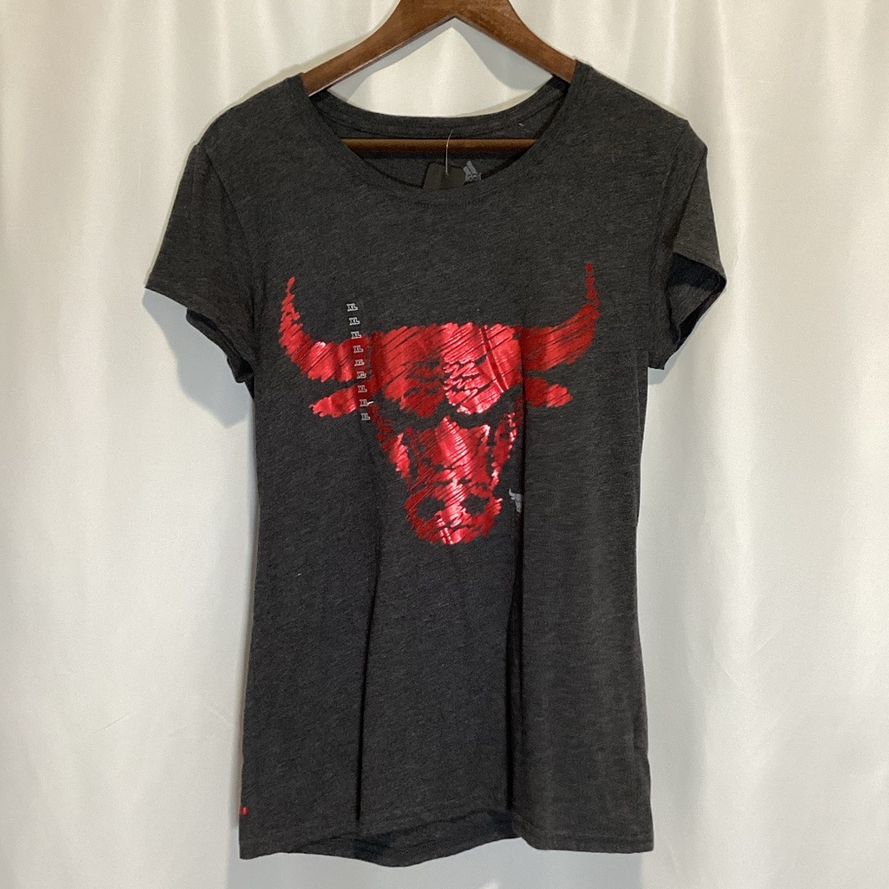 1292. Women’s Adidas Chicago Bulls Short Sleeve Tee NWT XL